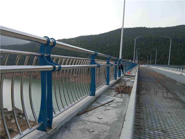 保山不锈钢桥梁护栏的特点及其在桥梁安全中的重要作用