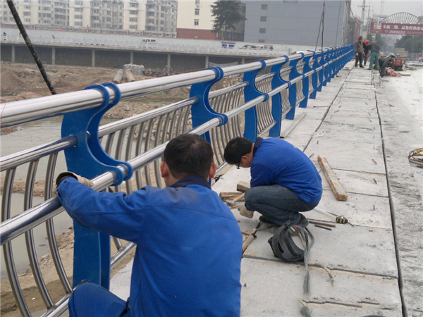 保山不锈钢河道护栏的特性及其在城市景观中的应用